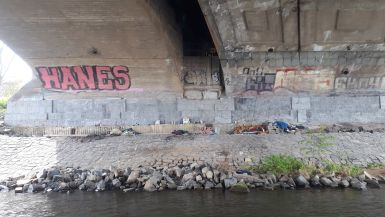 50,70 OP - sdla bezdomovc pod Hlvkovm mostem